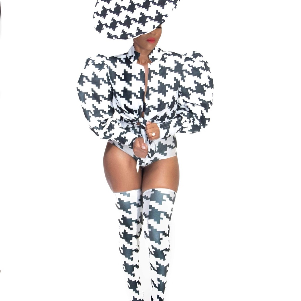 Stylish Black and White Houndstooth Women's Outfit